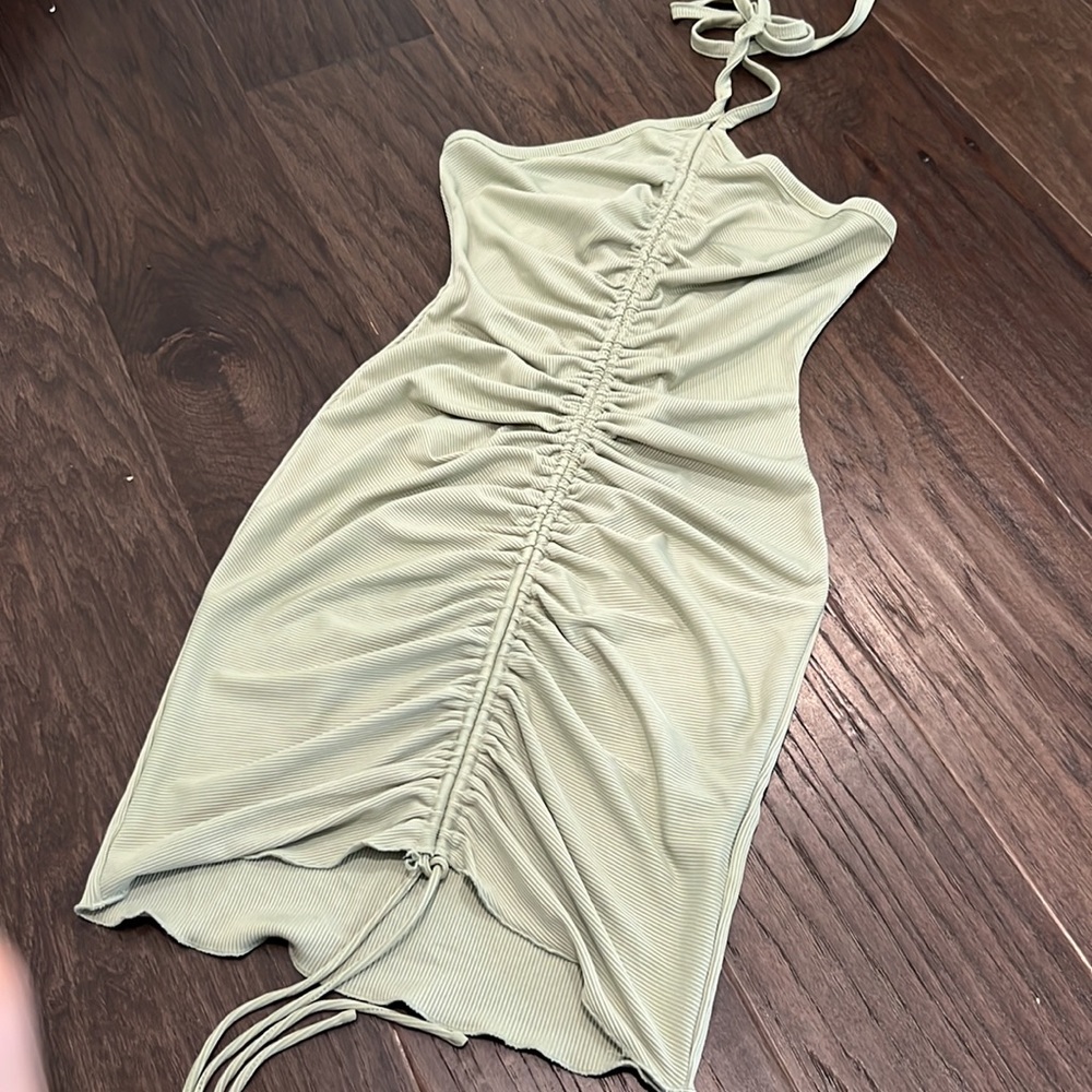 Princess Polly size 6 Ruched Halter Dress - Picture 5 of 8